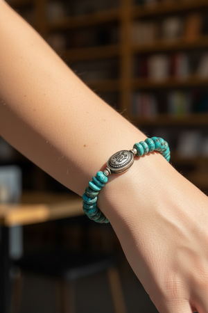 Turquoise with a silver Kali bead and a vintage silver bead as a counterpoint on the opposite side of the bracelet. Elasticised. Length 18 cm