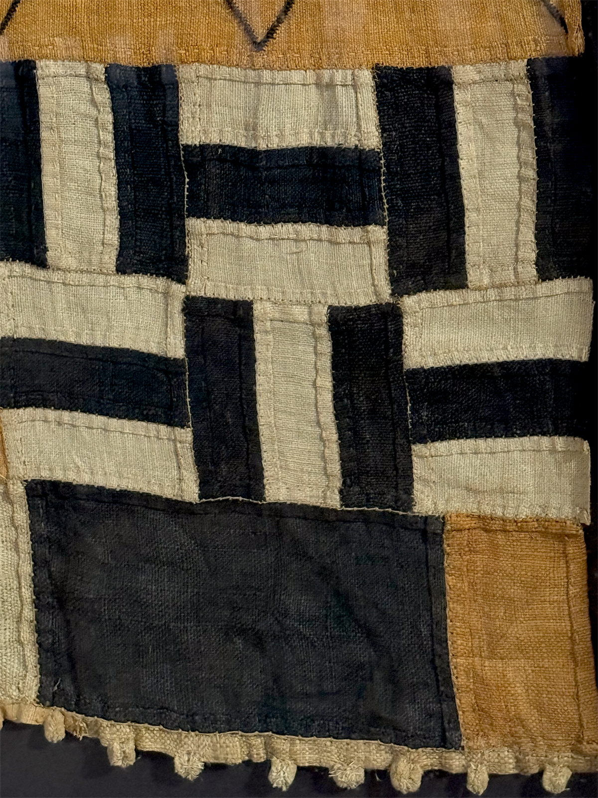  Vintage Kuba textile. Democratic Republic of the Congo. Mid 20th C. Professionally mounted in wood box frame. Textile: 122 x 66 cm, Box: 140 x 87 x 6 cm