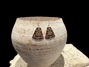 Enamel dangle earrings in shades of light/dark bronze and black/brown over sterling silver. Lightweight and easy to wear, sterling silver hooks. Length
3.2 cm including hook
