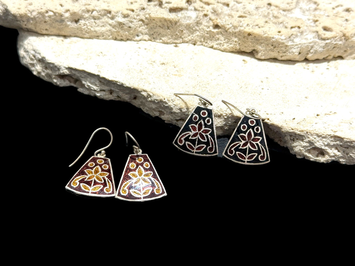 Enamel dangle earrings in shades of light/dark bronze and black/brown over sterling silver. Lightweight and easy to wear, sterling silver hooks. Length
3.2 cm including hook
