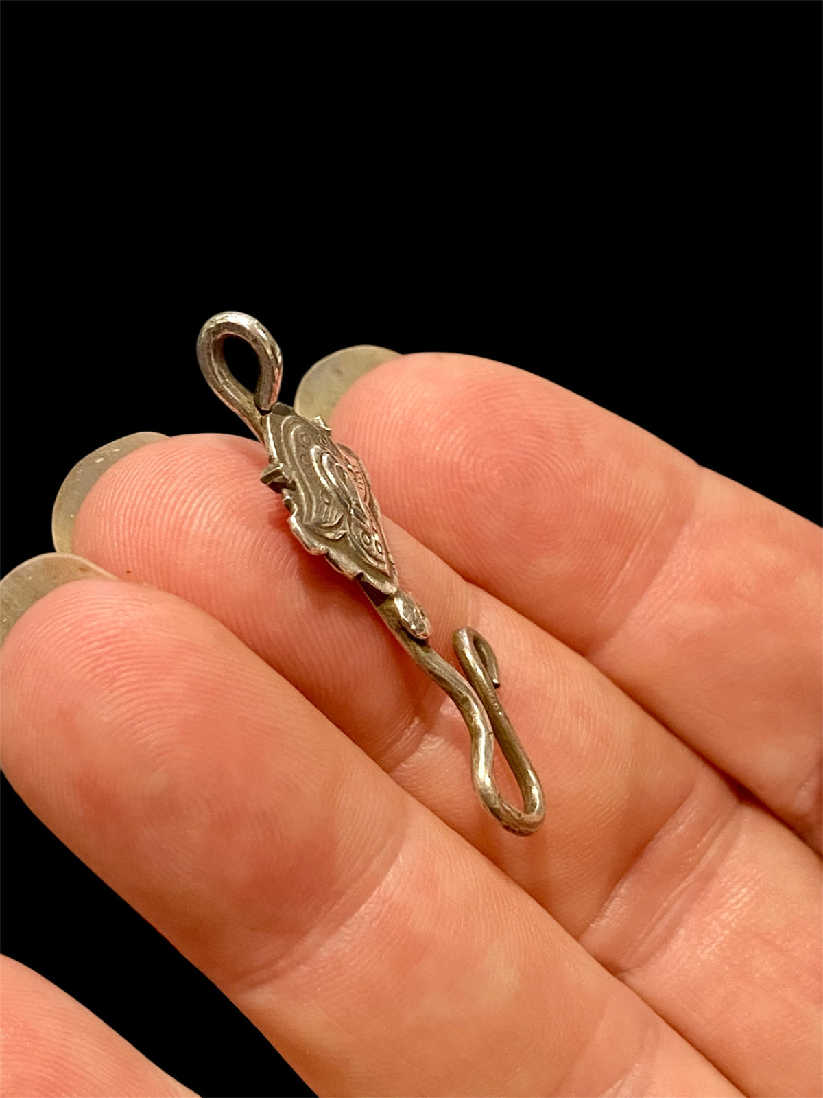 Vintage silver hook clasp. Hand made in India in the 1930's. Length 3.6 cm
