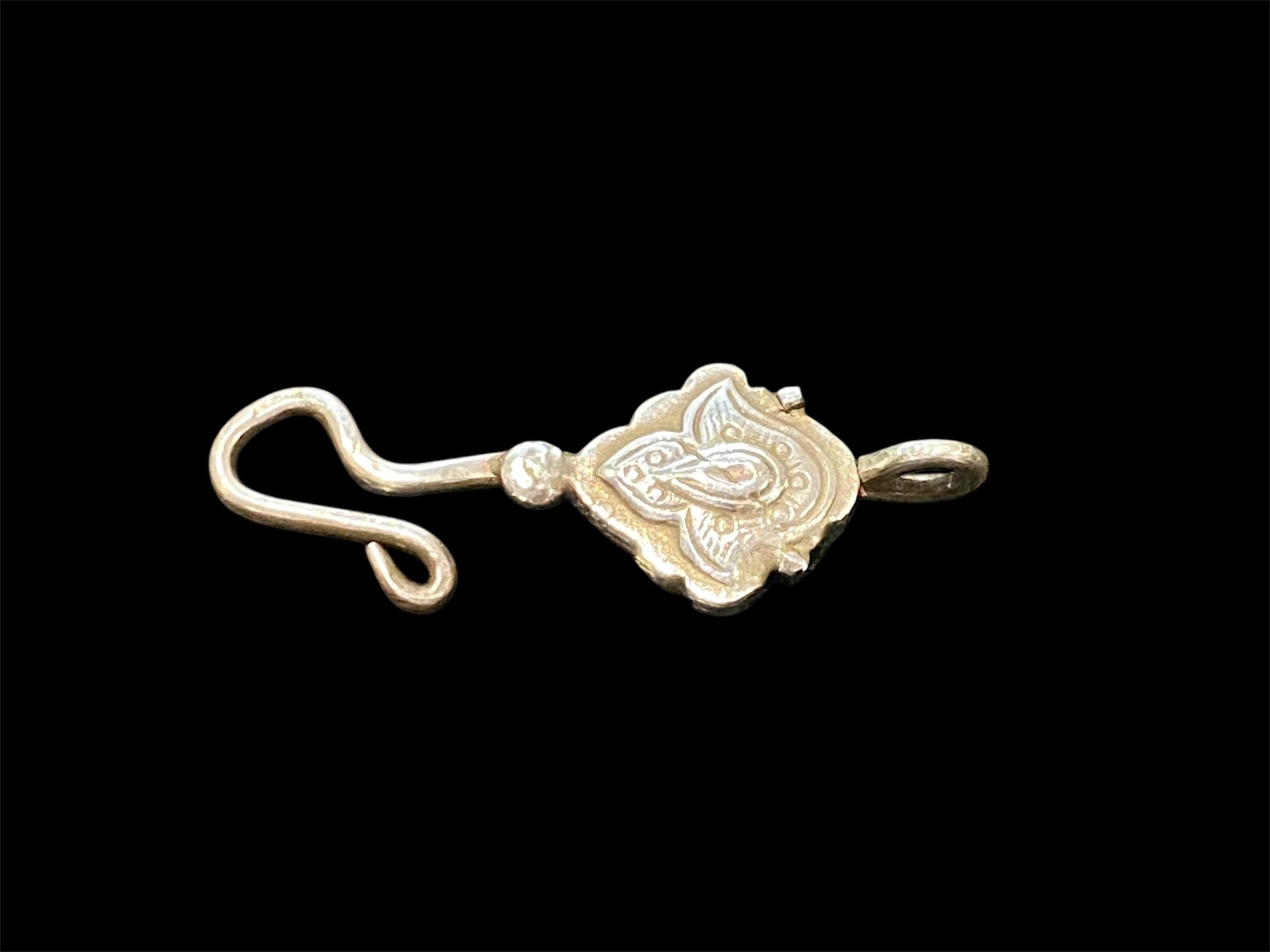 Vintage silver hook clasp. Hand made in India in the 1930's. Length 3.6 cm