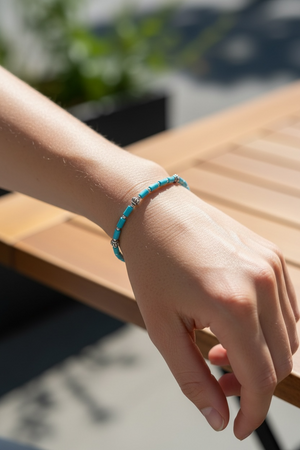 Fine turquoise bracelet of sky blue Arizona turquoise, finished with sterling silver spacer beads and a sterling silver clasp. Length 18.5 cm, size 16.