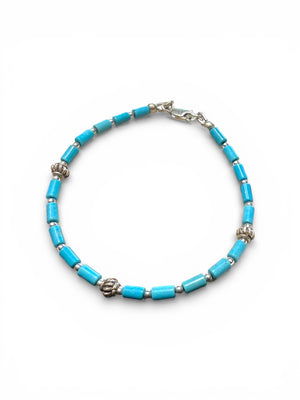 Fine turquoise bracelet of sky blue Arizona turquoise, finished with sterling silver spacer beads and a sterling silver clasp. Length 18.5 cm, size 16.