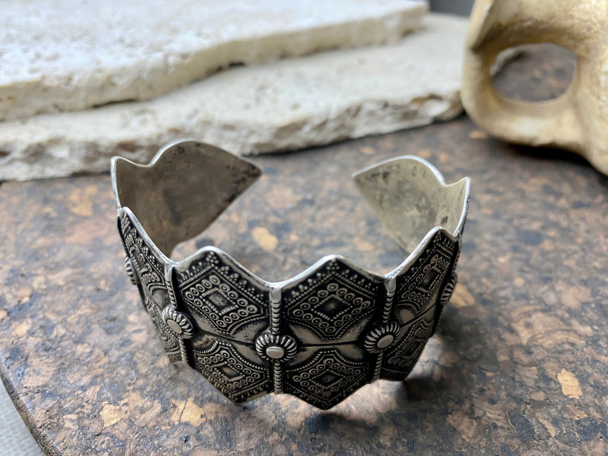 A modern interpretation of an antique style of bracelet, this piece is hand crafted from sterling silver by Rajasthani silversmiths. Exquistely detailed, the oxidised finish shows off the workmanship beautifully. There is some room for movement in this cuff, and it is designed to fit an average sized wrist.  Measurements: Inside opening is 6.5 cm, with room for expansion or contraction