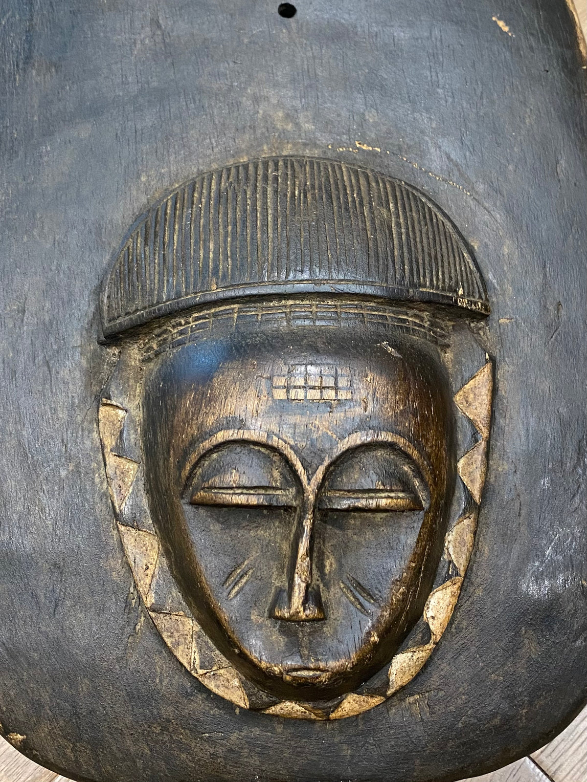 Landai mask. Toma people, Guinea, west Africa. Mid to late 20th Century. Used by the men's Poro society to initiate boys into manhood. Condition: very good. This mask dates to the mid to late 20th century. Measurements: height 83 cm, width 30 cm, depth 12 cm.