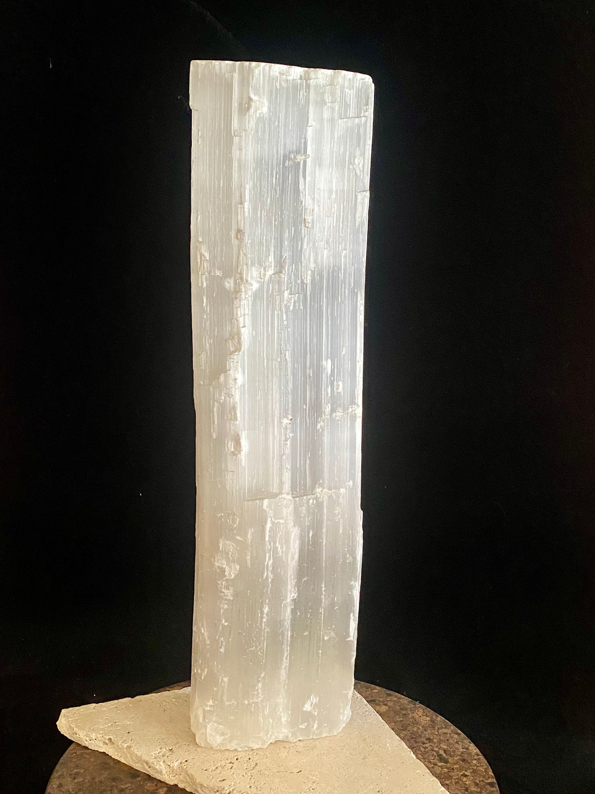 Very large single selenite crystals
