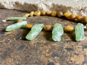 A polished pebble golden ocean jasper short necklace featuring spears of natural, unpolished green kyanite and sterling silver. Our necklace is finished with a sterling silver hook clasp and findings. Length 38 cm