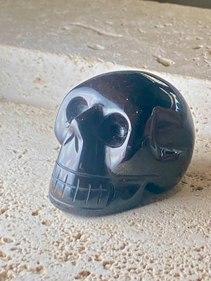 Black onyx hand carved skull. 3 x 5 x 3 cm
