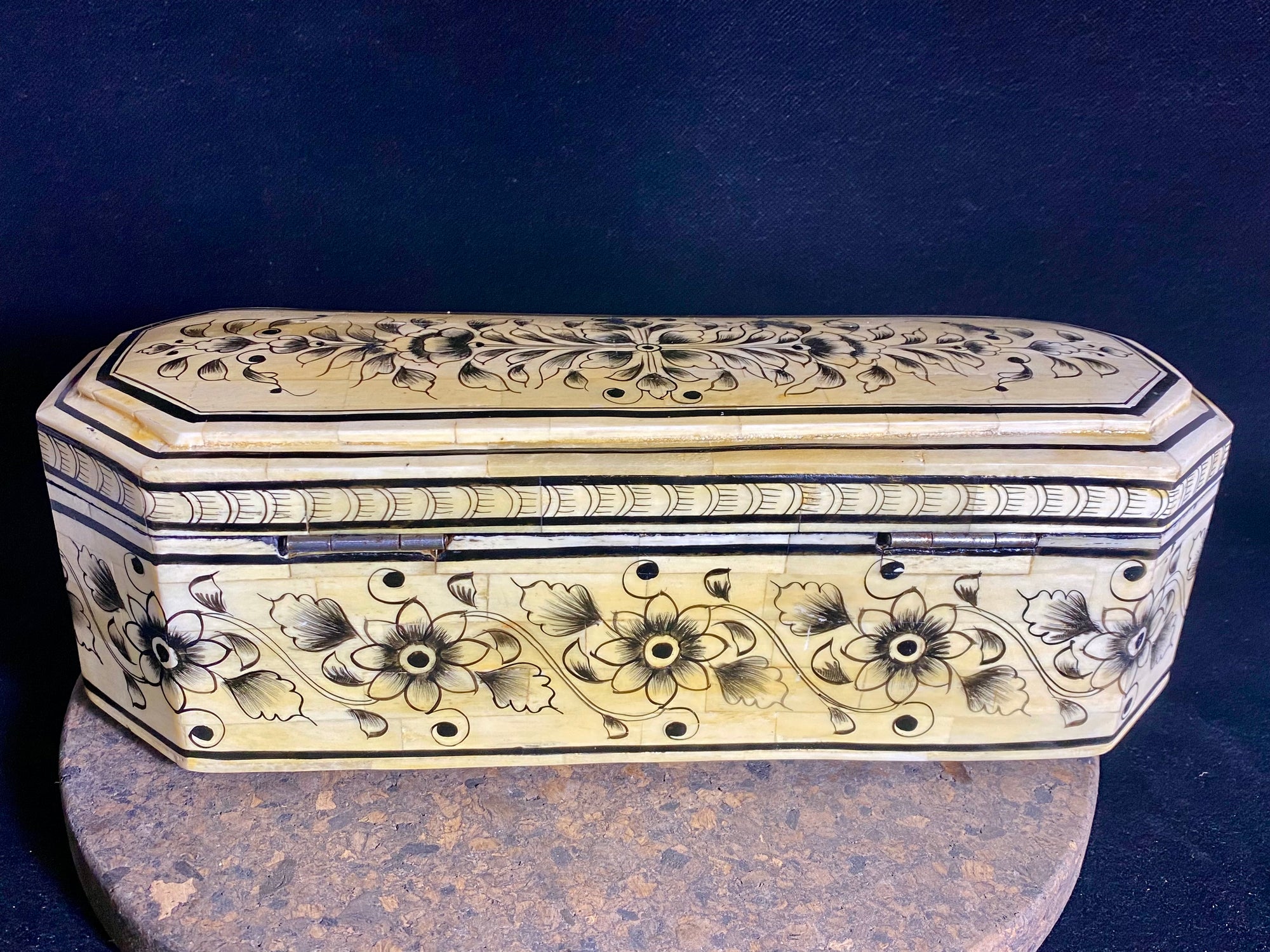 A beautiful rectangular hinged and lidded box crafted from hand shaped panels of camel bone over wood, which is then exquisitely hand painted. Hand made in Rajasthan, India. Measurements: length 31 x depth 11 cm, height 10 cm. 