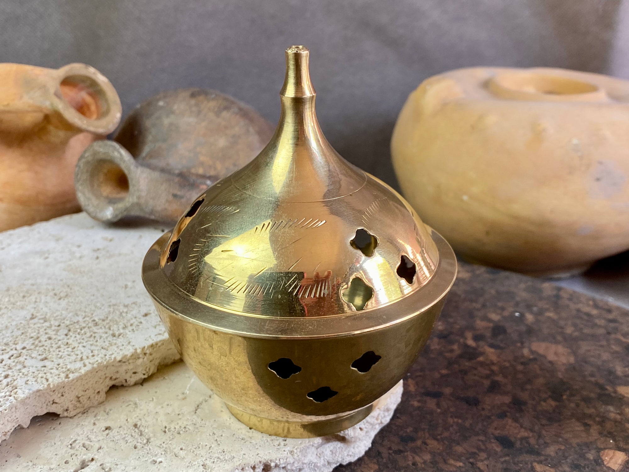 Made from quality solid brass, our compact incense burner takes a standard charcoal disk for burning incense, resin, essential oils and scented powders.  Height 9.5 cm, diameter 8 cm