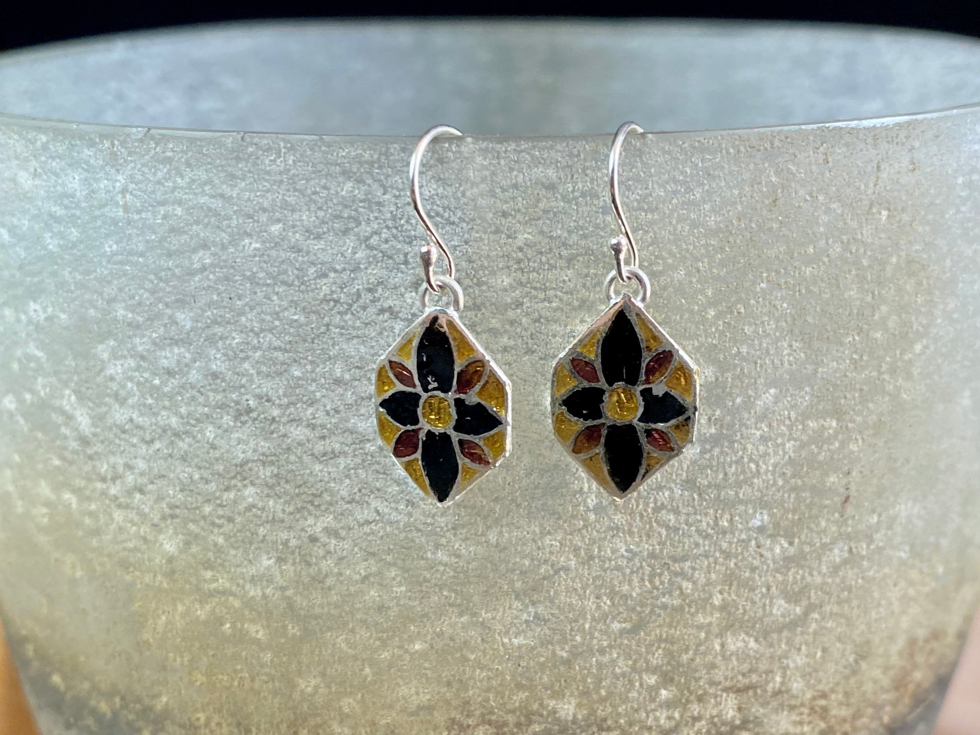 Enamel and sterling silver earrings from Jaipur, India. Lightweight and easy to wear, with sterling silver hooks. Plain silver backs. Length 2.7 cm 