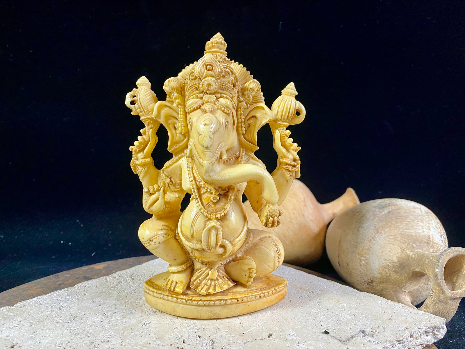 This is an exquisite Ganesh statue cast in cream coloured resin. Our very detailed Ganesh is hand finished to a very high standard. Measurements: height 16 cm, width 10 cm, depth 6 cm