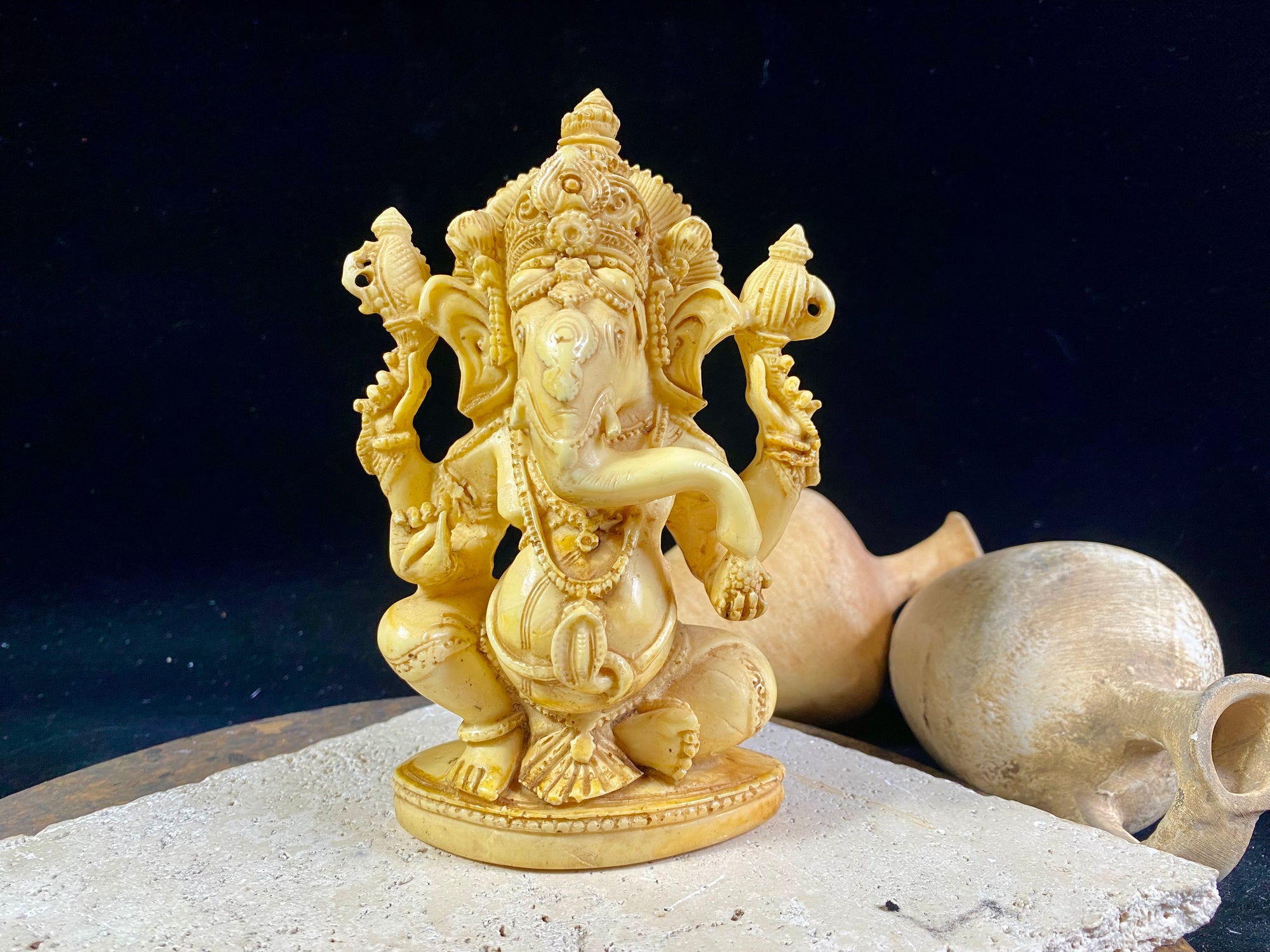 This is an exquisite Ganesh statue cast in cream coloured resin. Our very detailed Ganesh is hand finished to a very high standard. Measurements: height 16 cm, width 10 cm, depth 6 cm