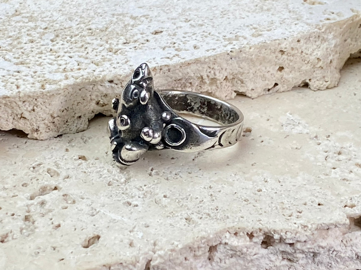 Heavy silver Ganesh ring from Rajasthan, India. Sterling silver or higher, weighing over 13 grams. This is one of the nicest depictions of Lord Ganesha we have ever seen. Really stunning and weighty silver ring.  Measurements:  Ring face: 2.2 x 1.5 cm Size: 19 mm| Size 9