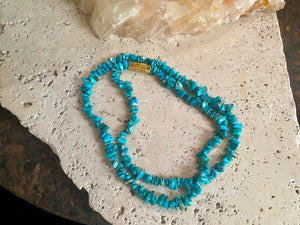 Natural chip turquoise bead necklace. Brass screw clasp. Length 39 cm