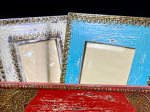 Distressed painted picture frame with brass detailing (jali work), glass inset window and stand. Set it vertically or horizontally depending on the size of your photo picture. Measurements: outside frame 28 x 23 cm, inside window 16.5 x 11.5 cm