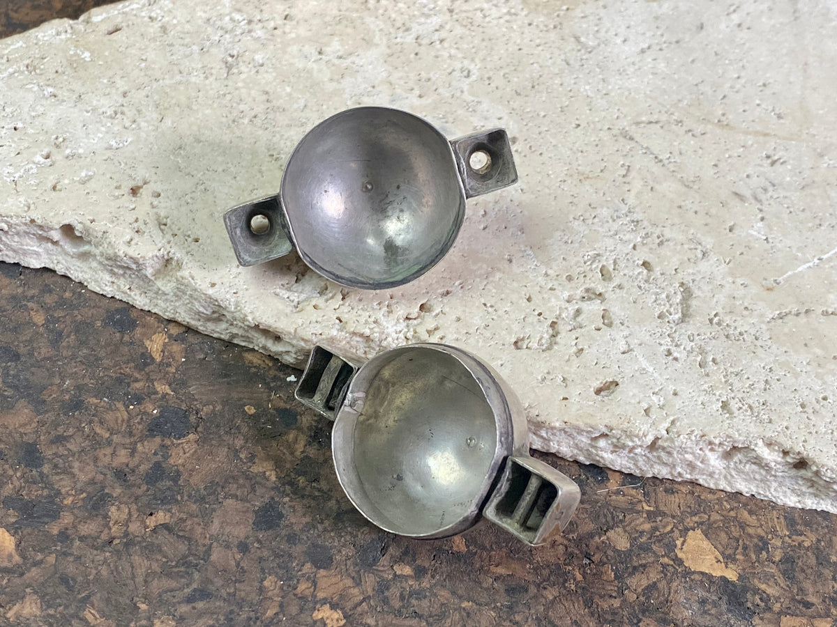 This Shiva lingam box or container is is a fine example of casket workmanship. Dating from the early 20th century or earlier, it is hand cast from high-grade silver & features wear marks commensurate with a piece this age. Measurements: Height 4.8 cm (1.85"), width 5 cm (2")