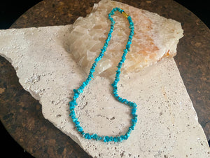 Natural chip turquoise bead necklace. Brass screw clasp. Length 39 cm