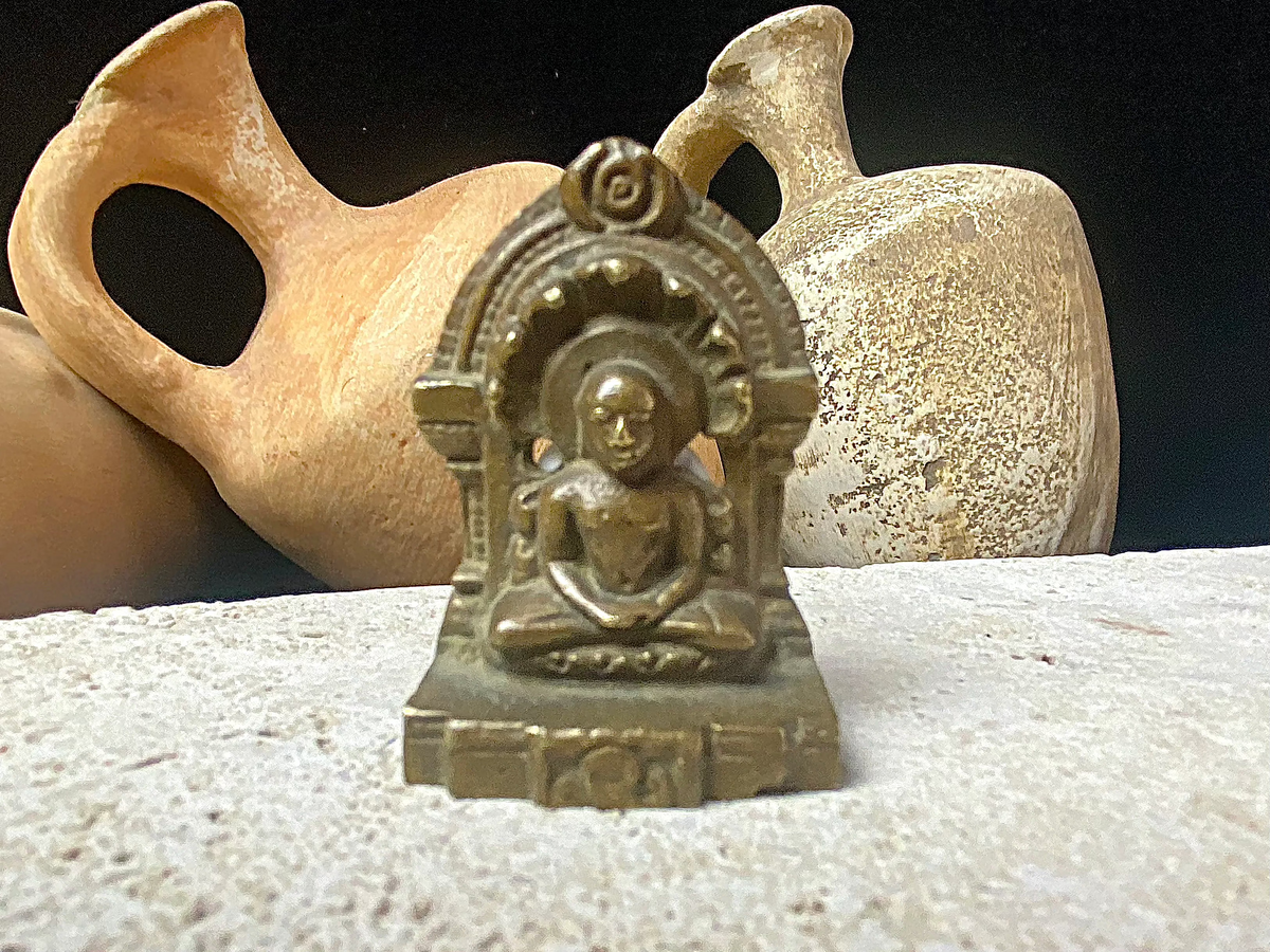 Miniature Jain Mahaveer Buddha. Exquisite, finely detailed casting. From southern India. Measurements: height 4 cm, width 3 cm