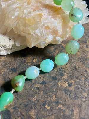 This statement necklace features beautiful, natural chrysoprase beads in every shade of green. Highlighted with 925 sterling silver detailing and clasp. Measurements: length 43 cm