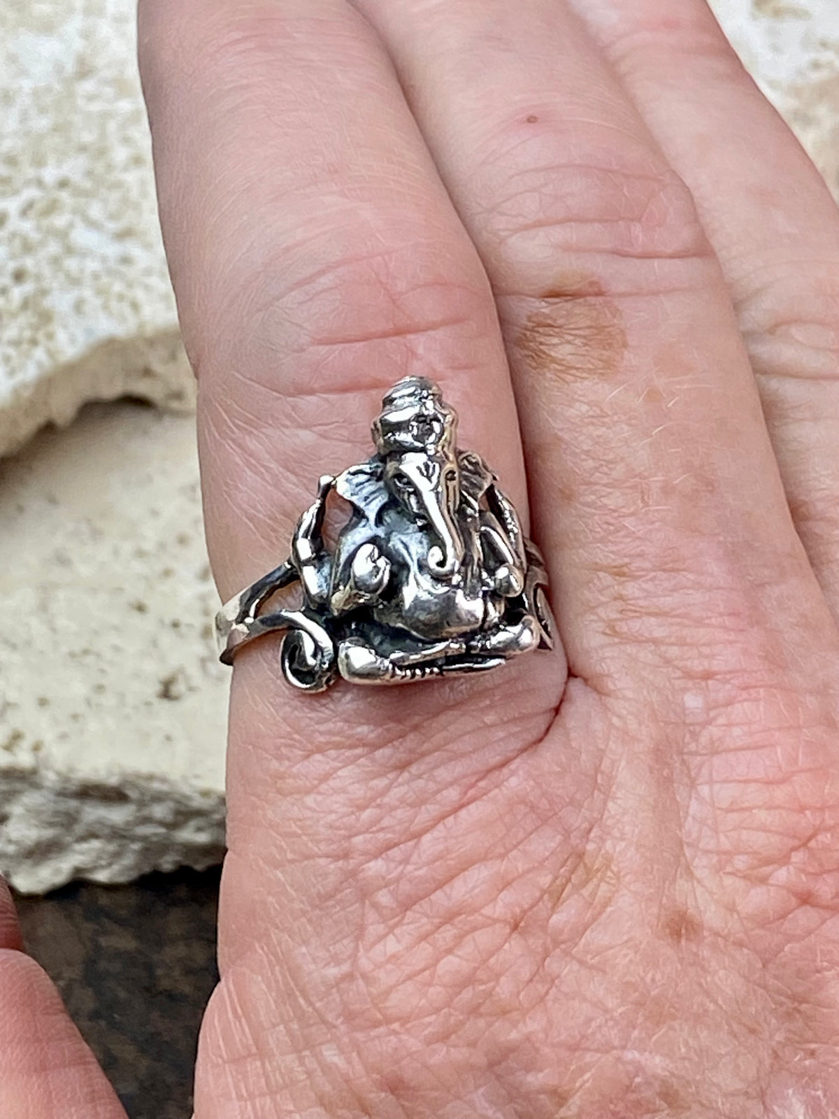 Sterling silver Ganesh ring. beautifully detailed, this is a ring that can be worn by either men or women. Measurements: Ring face: 2 cm height Size: 19.5 mm| Size 9.75