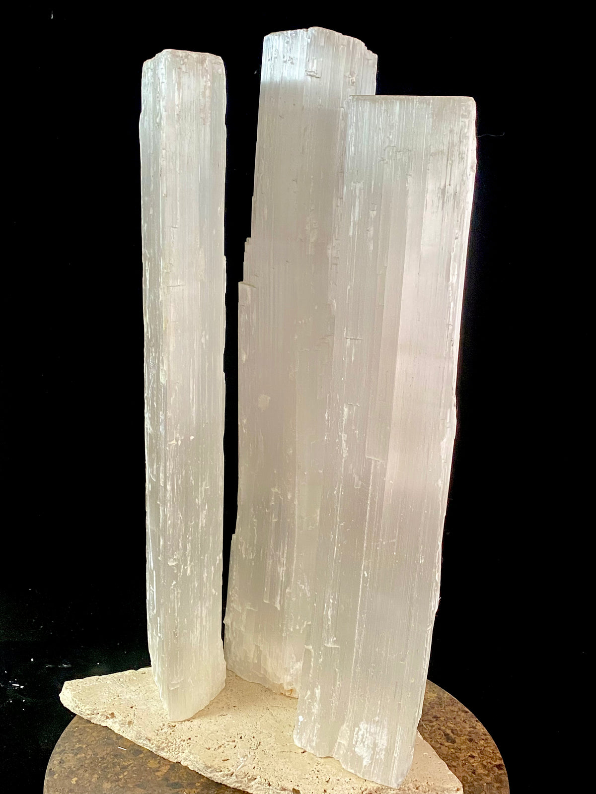 Very large single selenite crystals