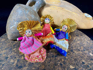 Key rings featuring beloved Hindu gods Krishna and Radha. Hand crafted in India from scraps of silk and cotton, they are very eco-friendly. Perfect for kids or as wedding favours. Length 8 cm