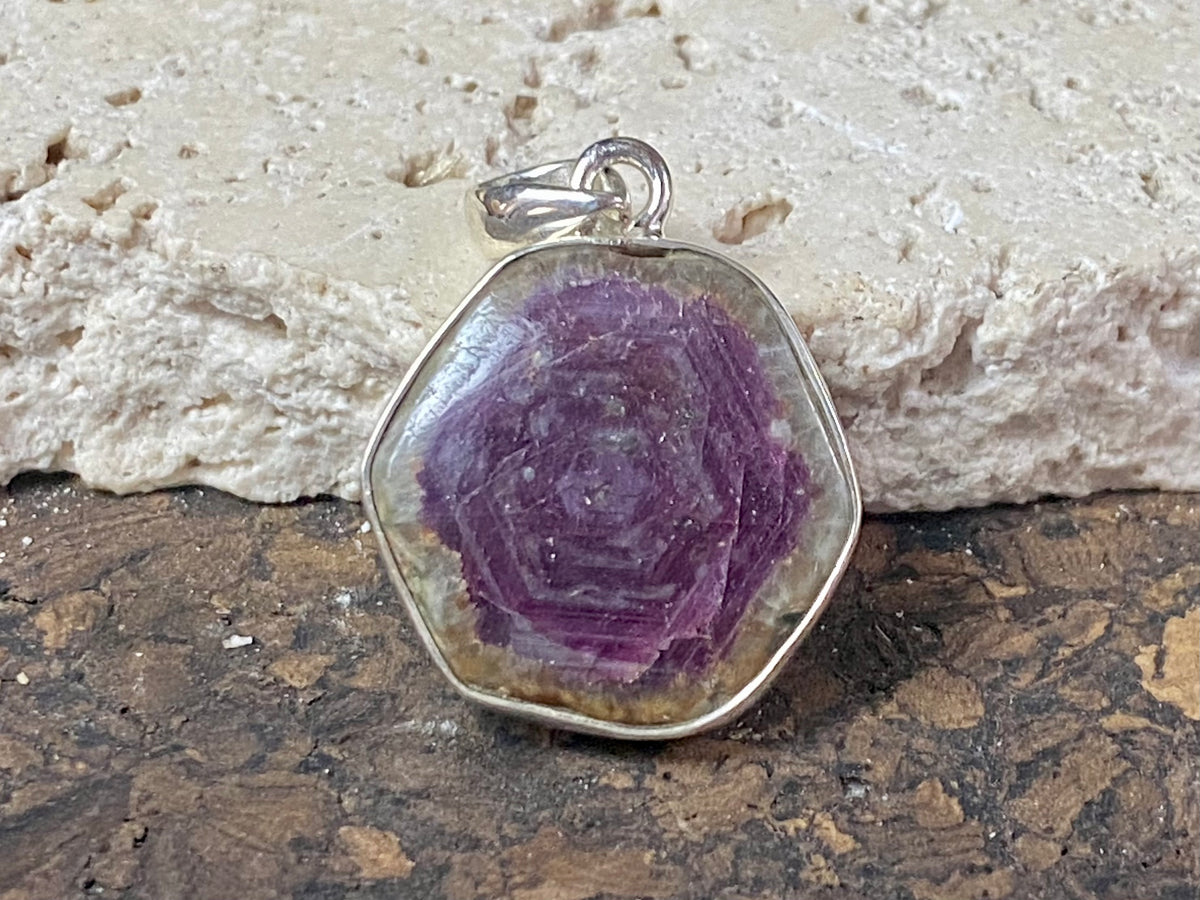 Trapiche ruby pendant with the very desirable hexagonal growth pattern, surrounded by a border of natural quartz and set in sterling silver. Height including bail 3.3 cm, width 2.2 cm