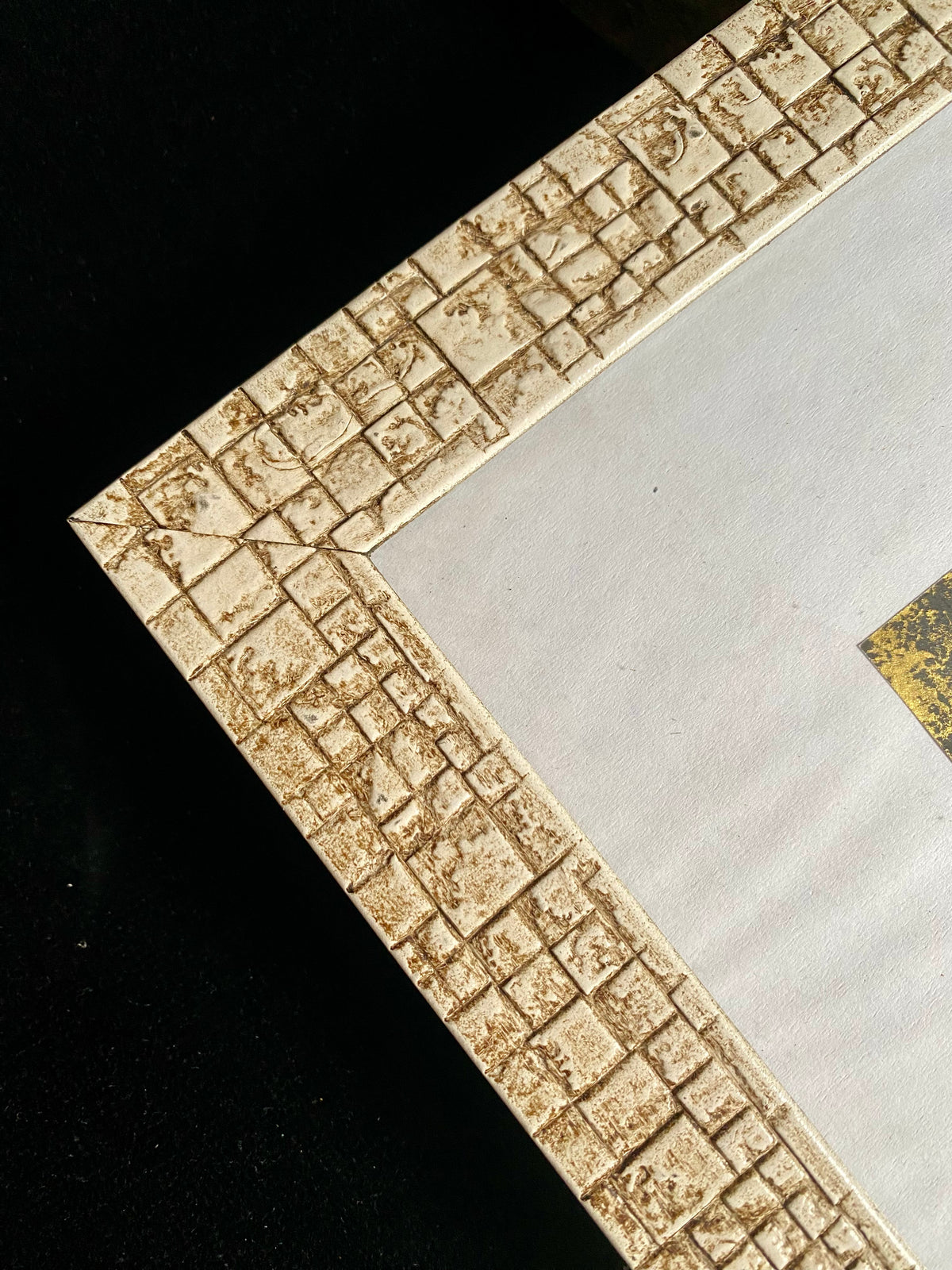 This square picture frame is patterned with a white lime wash finish and glass inset window. Note that the picture inside is for display purposes only. This frame does not come with mat board. Measurements: outside frame 34.5 cm x 34.5 cm, inside window 28.5 x 28.8 cm