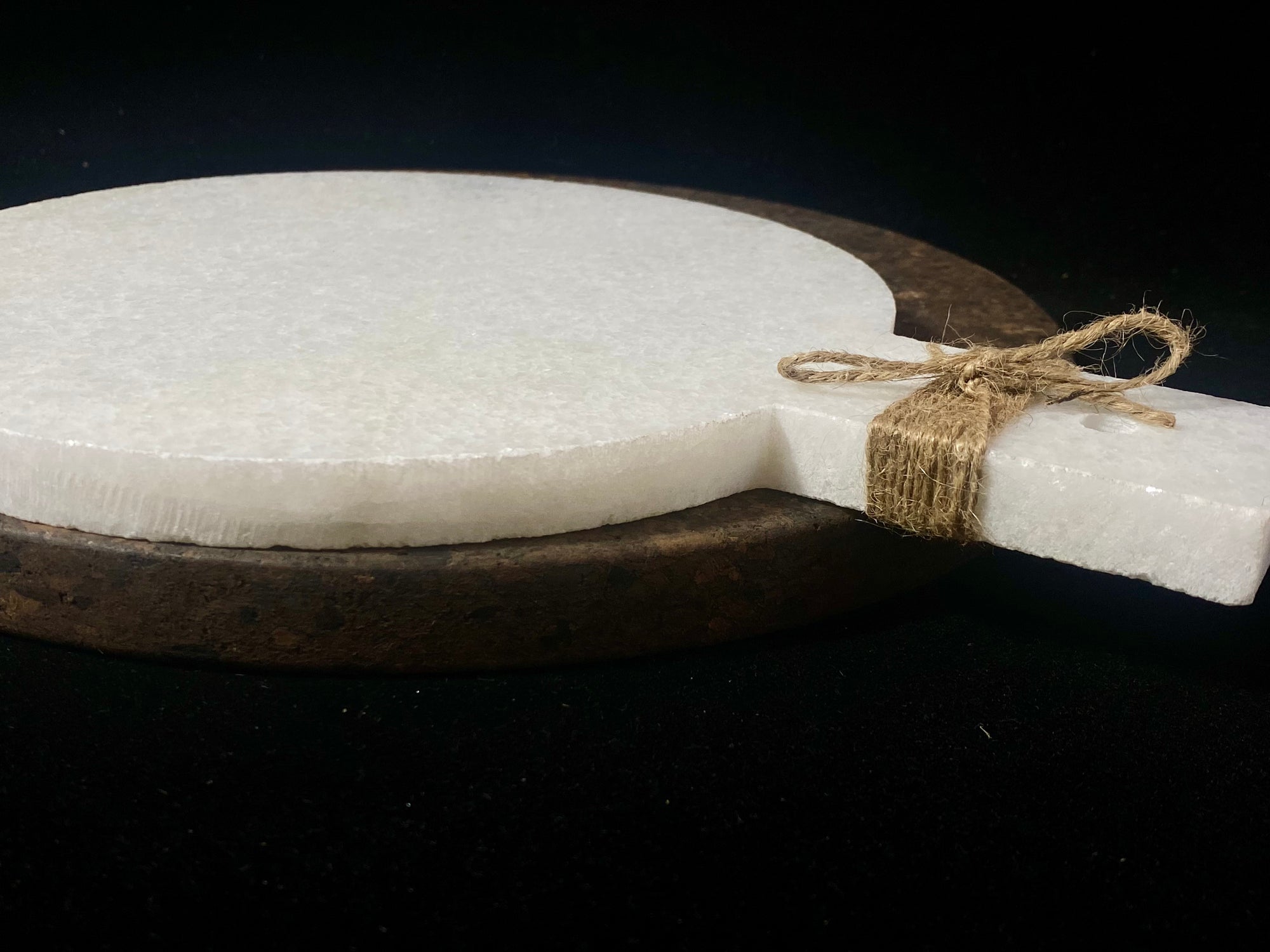 Our simple marble plate is designed for serving nibbles or for use as a cheeseboard. However, its simplicity means that it would also make a very nice plant or object stand. Hand carved in Rajasthan from white marble. A simple handle with hole for hanging completes the look. Measurements: length 29 cm, 21.5 cm disk diameter