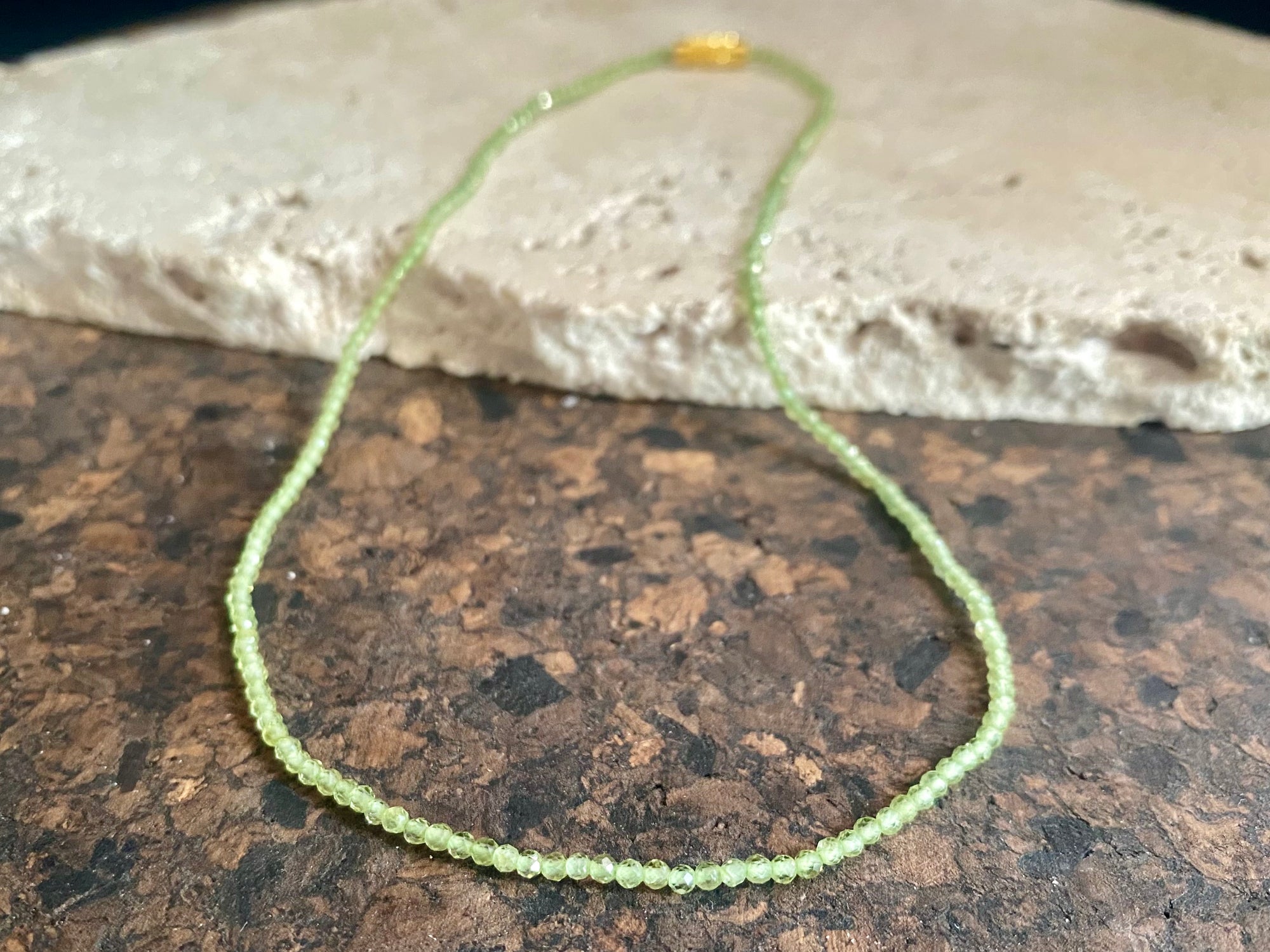 Natural green peridot bead necklace. Brass screw clasp. Length 37 cm