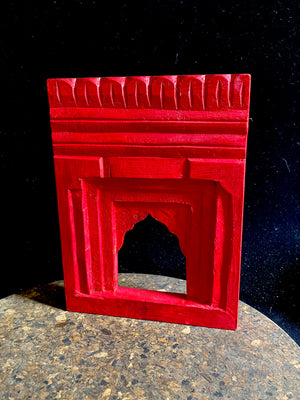 Small carved jharokha frames. Complete with hanging point at the back and a recessed edge to add a mirror or picture. Measurements: outside frame 20 x 15 cm, depth 2.5 cm. Inside window 7.5 (at high point) x 6 cm