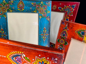 Bright, hand painted picture frame with glass inset window. Set it vertically or horizontally depending on the size of your picture. Hand made in India. Measurements: Outside frame 30 x 25 cm, inside window 19 x 14 cm