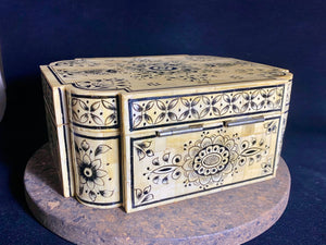 A beautiful rectangular hinged and lidded box crafted from hand shaped panels of camel bone over wood, which is then exquisitely hand painted. Hand made in Rajasthan, India. Measurements: width 25.5 x depth 20.5 cm, height 10.5 cm.