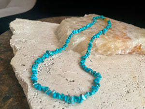 Natural chip turquoise bead necklace. Brass screw clasp. Length 39 cm