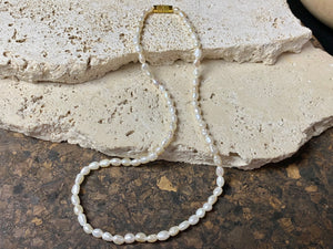 A simple pearl choker necklace, finished with a brass barrel clasp.  These are cultured freshwater pearls.  Measurements: length 38 cm including clasp 