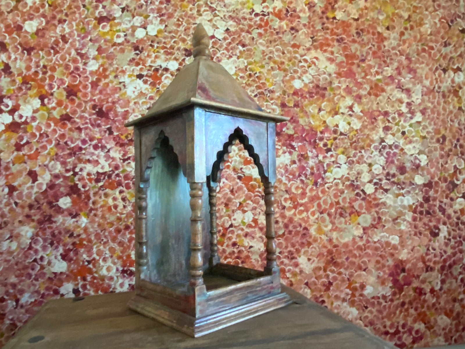 Solid timber shrine, nicho or display box, beautifully carved and finished on three sides with carved pillars, solid wood back, stepped up footing and peaked roof with finial. Most likely teak. Vintage, dating from the 1950-60s, southern India. Height 54 cm, depth 21 cm, width 23 cm