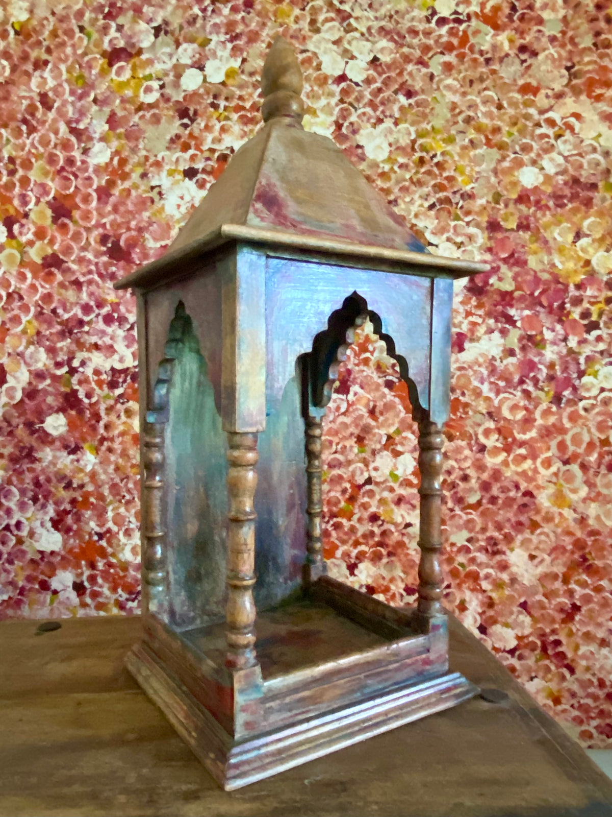 Solid timber shrine, nicho or display box, beautifully carved and finished on three sides with carved pillars, solid wood back, stepped up footing and peaked roof with finial. Most likely teak. Vintage, dating from the 1950-60s, southern India. Height 54 cm, depth 21 cm, width 23 cm