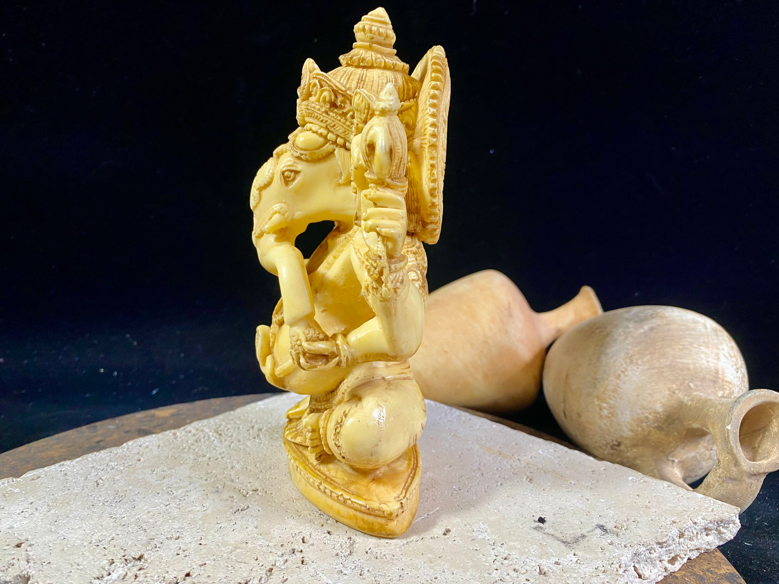 This is an exquisite Ganesh statue cast in cream coloured resin. Our very detailed Ganesh is hand finished to a very high standard. Measurements: height 16 cm, width 10 cm, depth 6 cm