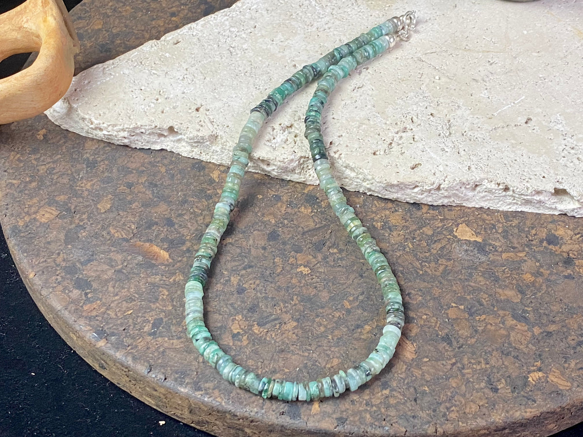 Heshi cut natural emerald necklace features sterling silver findings and a hook clasp.  These colour graduated emeralds are of every imaginable shade of green, ranging from pale to dark, from clear to cloudy. Length 45 cm