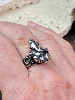 Heavy silver Ganesh ring from Rajasthan, India. Sterling silver or higher, weighing over 13 grams. This is one of the nicest depictions of Lord Ganesha we have ever seen. Really stunning and weighty silver ring.  Measurements:  Ring face: 2.2 x 1.5 cm Size: 19 mm| Size 9