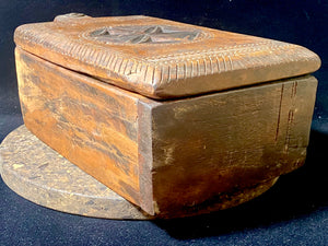 A large, heavy old Indian spice box with carved top and swivel lid. Teak. The weight of this box is just over 3 kg. Three compartments. This would make a lovely trinket box, key box, jewellery, watch or cufflink box. Circa 1880 - 1920. Handmade in southern India. Length 32 cm, width 17.5 cm, height 11.5 cm.