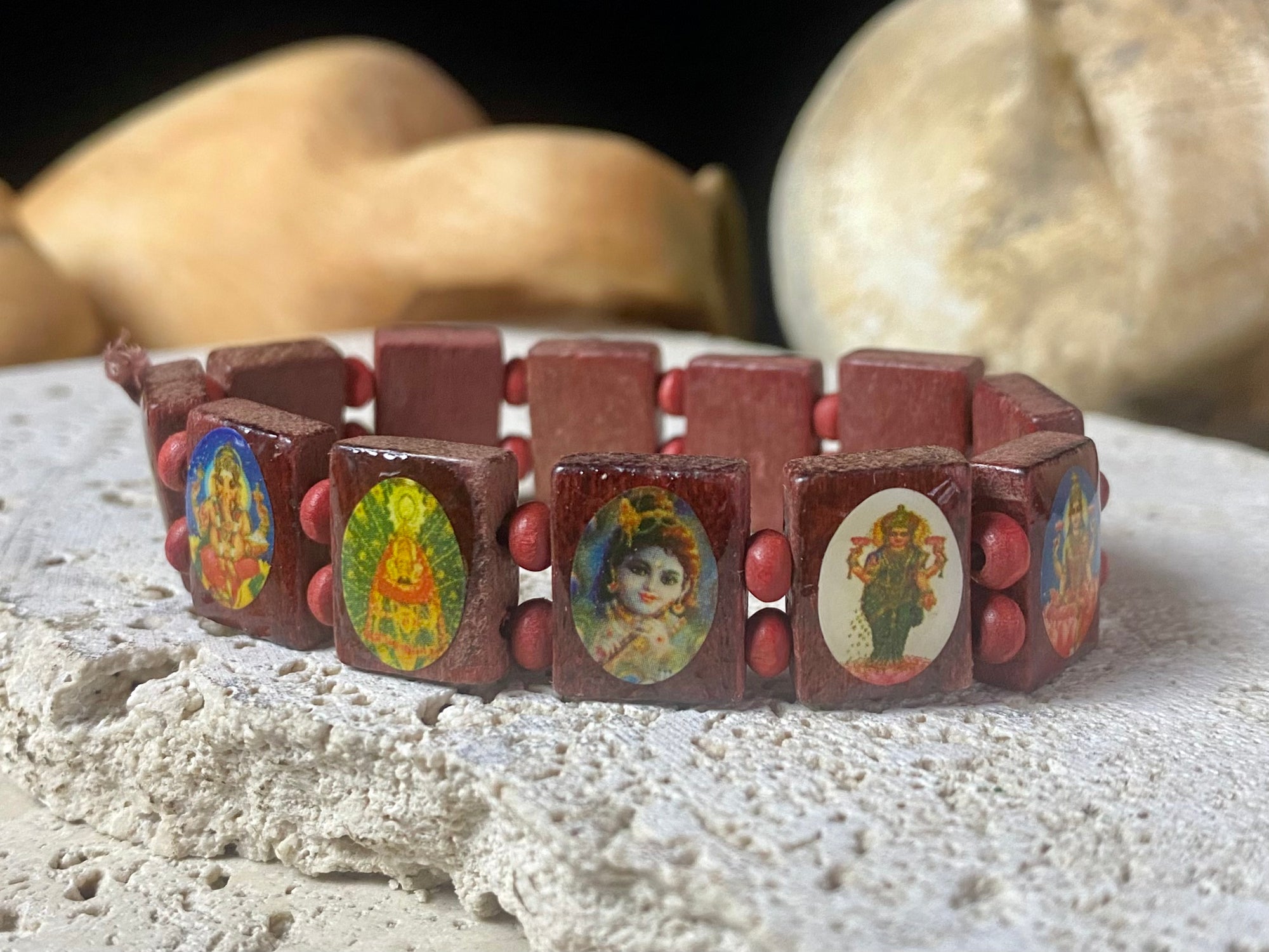 Simple, lightweight and fun, this elasticised bracelet is made up of small panels that feature images of various Hindu gods, including Lakshmi, Ganesh, Krishna and more. This is a great one for the kids, or if you'd simply like some universal protection.  Measurements: Panels 1.2 x 1.5 cm, inside bracelet circumference 15 cm.