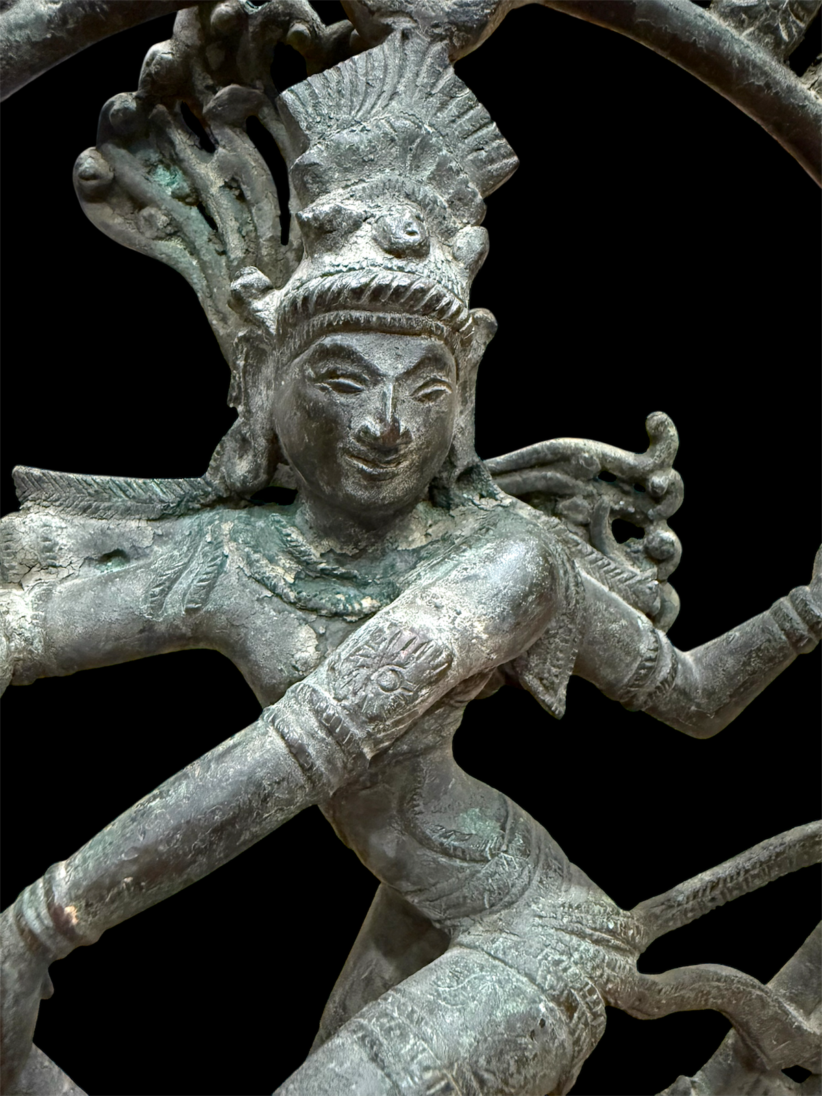 Vintage bronze midsize statue of Lord Shiva Nataraj. Gujarat, early to mid 20th century. Measurements: height 34 cm, width 26.5, depth 11.5 cm, weight 3.85 kg