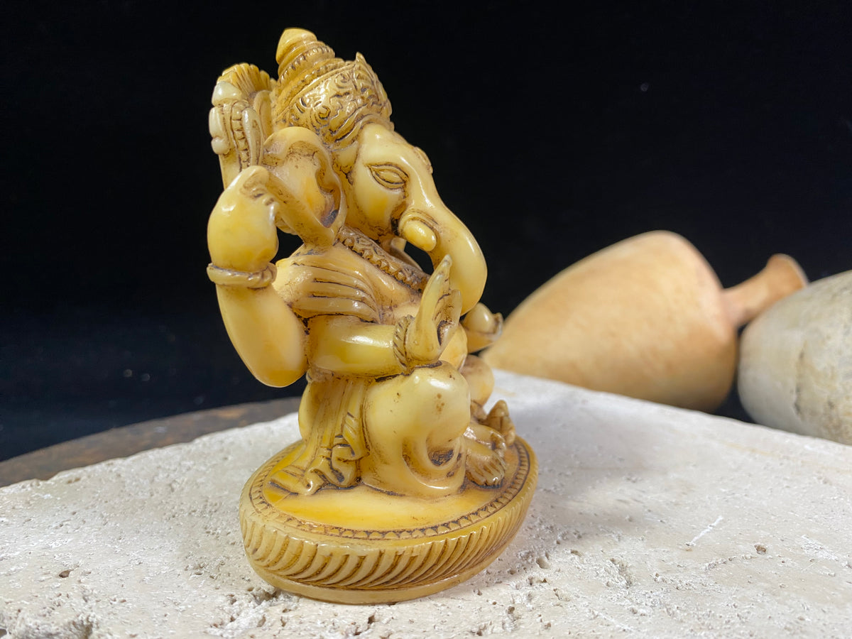 This is an exquisite Ganesh statue cast in cream coloured resin. Our very detailed Ganesh is hand finished to a very high standard. Measurements: height 9 cm, width 7.5 cm, depth 5 cm