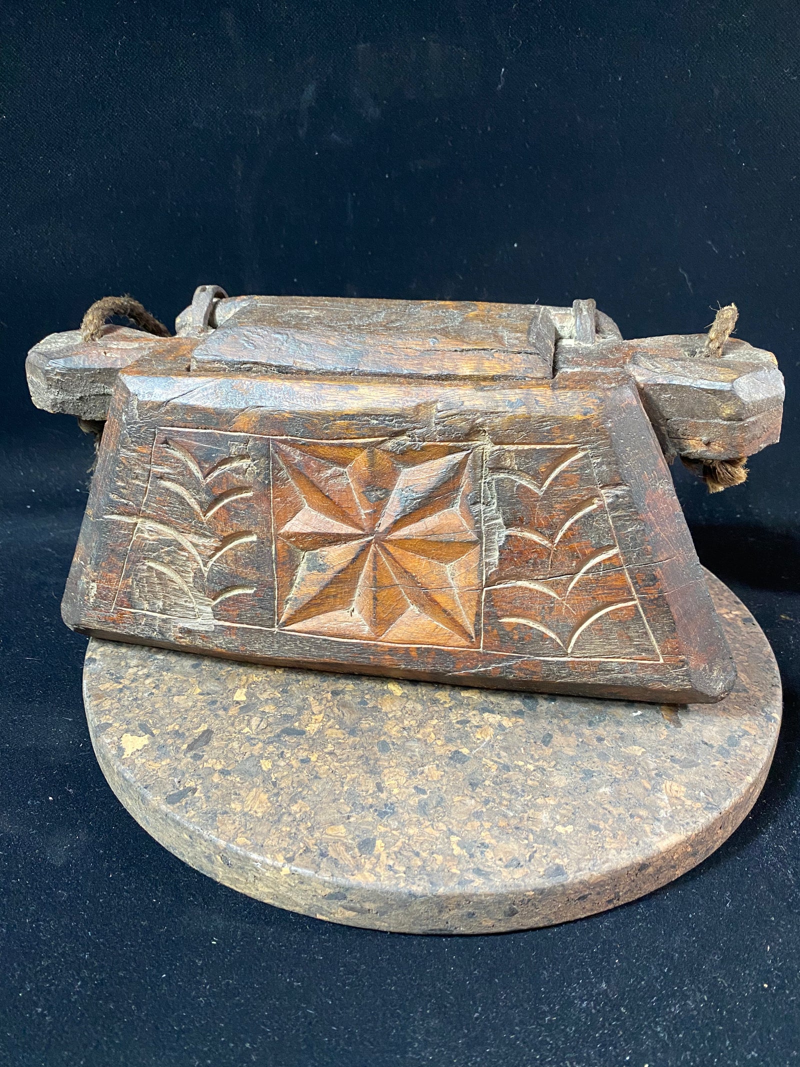 These oddly shaped pots were used to store mustard oil, ghee, yak butter and lantern oil. This very heavy example weighs 2.4 kg and is carved from solid teak. Hand beaten iron hinges. Traces of oil encrustation still inside. Age 1900-1920 or earlier. Measurements: width 29 cm, depth 12 cm, height 13.5 cm