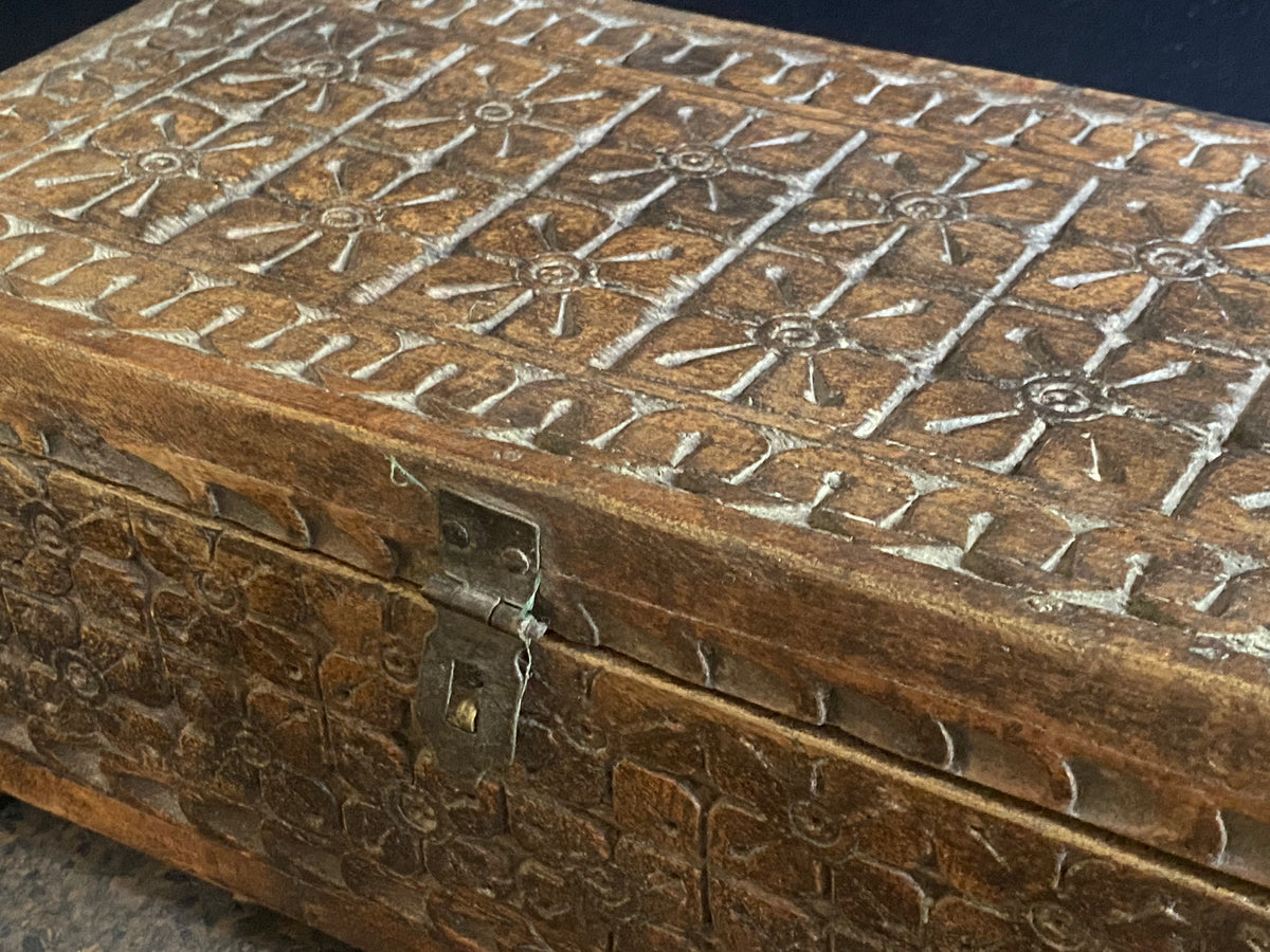 A lovely old Indian box, fully carved on all sides including the back. Made from teak. This would make a lovely trinket box, key box, jewellery, watch or cufflink box. Circa 1880 - 1920. Handmade in southern India. Measurements: length 30.5 cm&nbsp; x depth 15 cm, height 12 cm.