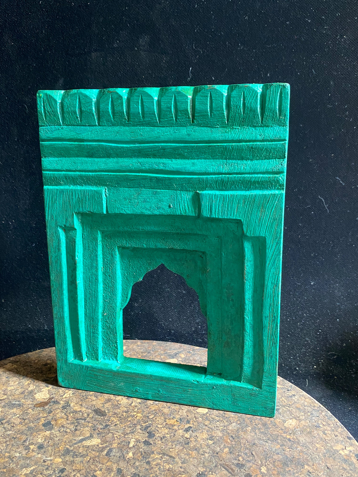 Small carved jharokha frames. Complete with hanging point at the back and a recessed edge to add a mirror or picture. Measurements: outside frame 20 x 15 cm, depth 2.5 cm. Inside window 7.5 (at high point) x 6 cm