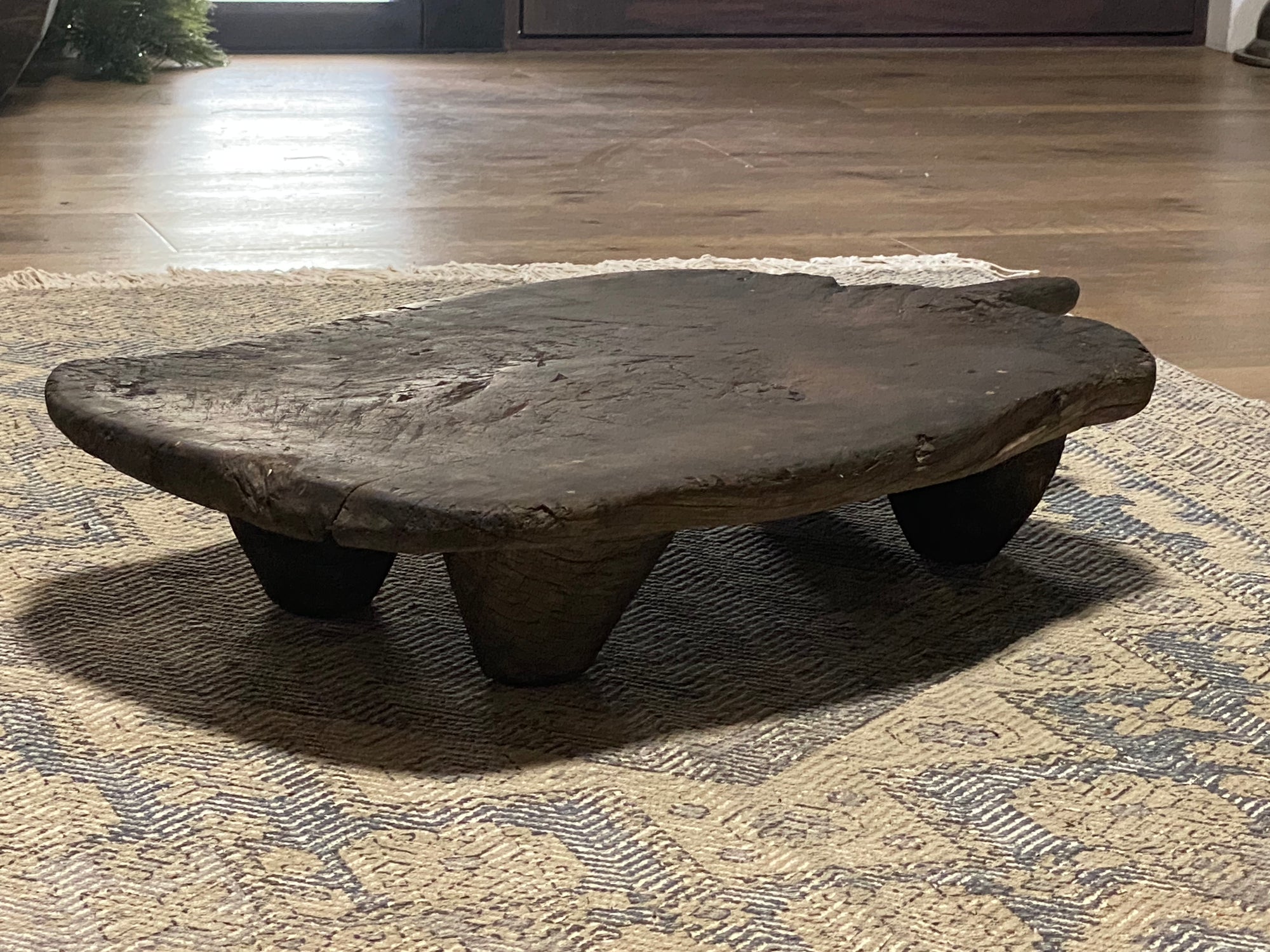 Antique low wood table, originally for bread cutting from Türkiye. Carved from a single piece of wood. Length 74 cm including handle, width 44 cm, height 14 cm.